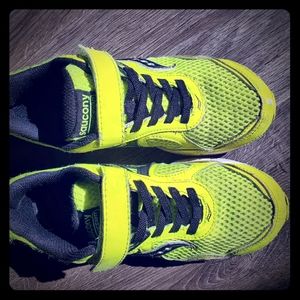 Boys Saucony Cohesion 10 size 2